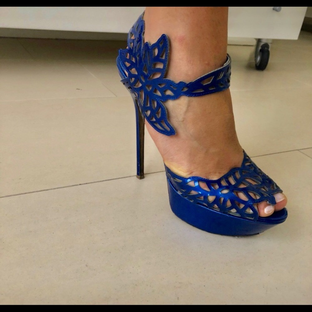BLUE LASER CUT SERGIO ROSSI PUMP SANDALS